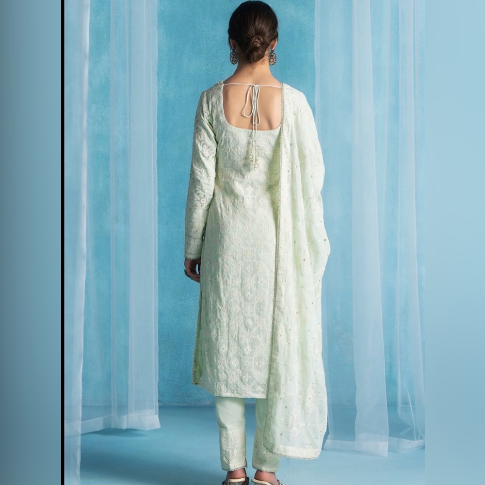 Lashkaraa Light Green Embroidered Suit - Picture 2 of 16